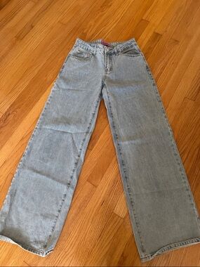 Edikted Light Wash Wide Leg Jeans